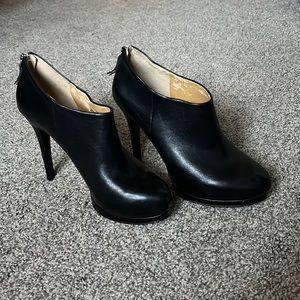 Nine West Black Leather Haywire Ankle Boot Booties Heels Size 8.5